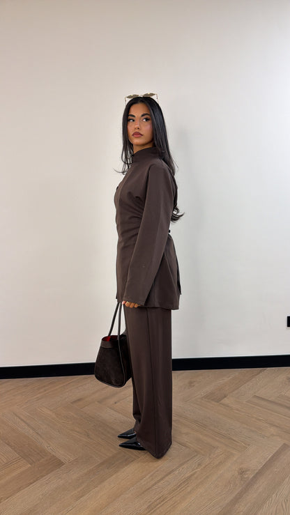 Asymmetric Tailored Set